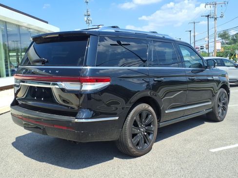 Used 2024 Lincoln Navigator Reserve AWD/4WD image 4