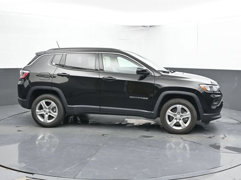 Used 2024 Jeep Compass Latitude AWD/4WD image 3