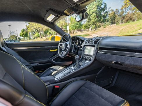 Used 2016 Porsche Cayman GT4 RWD image 4