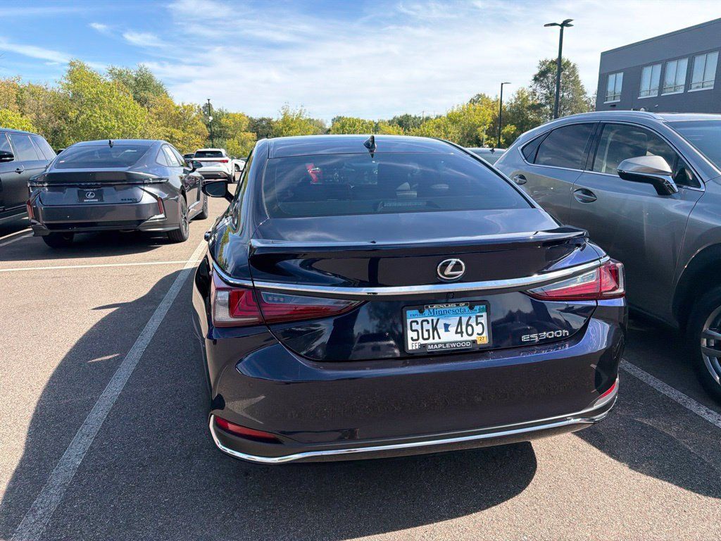 Used 2025 Lexus ES 300h Ultra Luxury FWD image 32