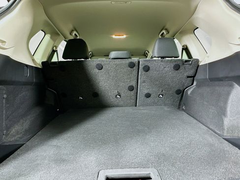 Used 2023 Nissan Rogue S image 28