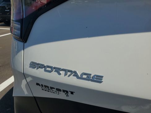 Used 2025 Kia Sportage LX image 6