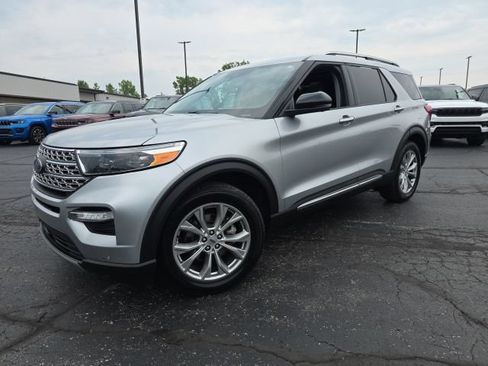 Used 2021 Ford Explorer Limited w/ Equipment Group 301A AWD/4WD image 2
