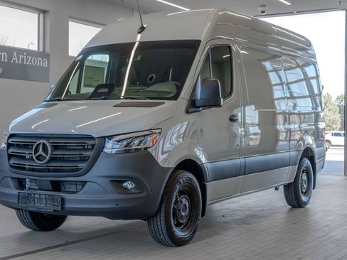 Used 2025 Mercedes-Benz Sprinter 2500 image 20