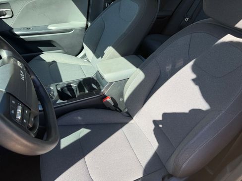 Used 2025 Kia K4 LXS image 37