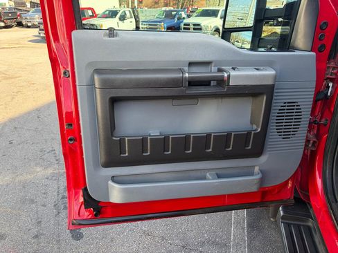 Used 2013 Ford F550 4x4 SuperCab Super Duty w/ Payload Upgrade Pkg image 25