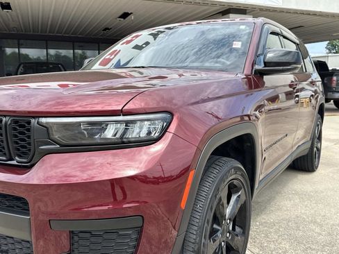 Used 2023 Jeep Grand Cherokee L Laredo RWD image 6
