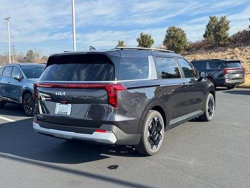 New 2026 Kia Carnival EX image 3
