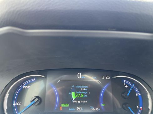 Used 2025 Toyota RAV4 XLE AWD/4WD image 28