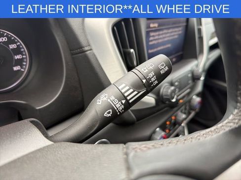 Used 2024 GMC Terrain SLT image 32