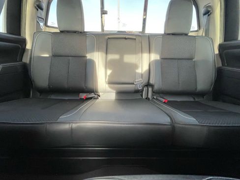 Used 2019 Nissan Titan PRO-4X image 18