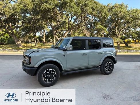 Used 2024 Ford Bronco Outer Banks AWD/4WD image 1
