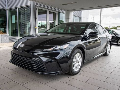 Used 2025 Toyota Camry LE FWD image 9