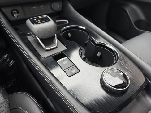 Used 2025 Nissan Rogue Platinum image 38