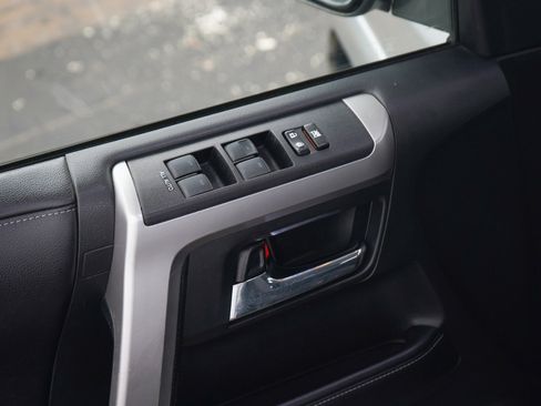 Used 2016 Toyota 4Runner SR5 image 22