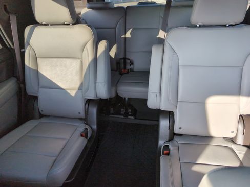 Used 2024 Chevrolet Tahoe Z71 w/ Luxury Package image 25