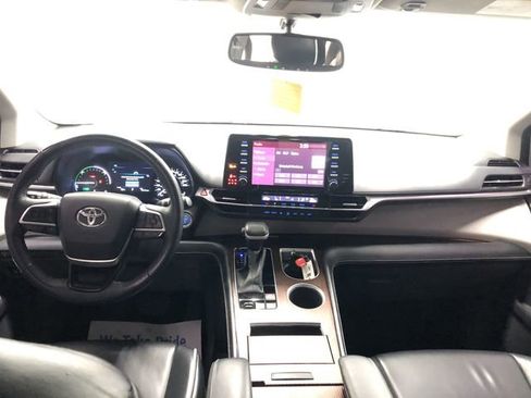 Used 2021 Toyota Sienna XLE FWD image 14