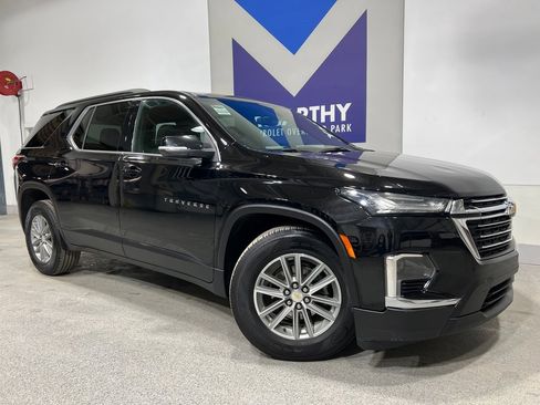 Used 2023 Chevrolet Traverse LT image 2