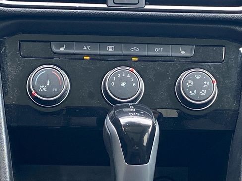 Certified 2023 Volkswagen Taos SE w/ Panoramic Sunroof Package FWD image 8
