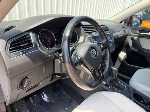 Used 2019 Volkswagen Tiguan SE FWD image 17