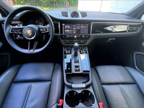 Certified 2026 Porsche Macan AWD/4WD image 18