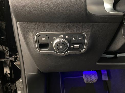 New 2025 Mercedes-Benz GLB 250 4MATIC image 17