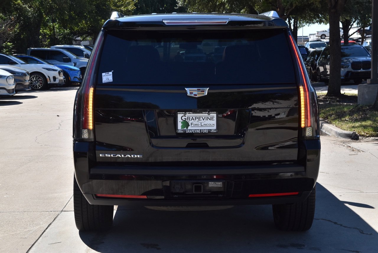 Used 2019 Cadillac Escalade Premium Luxury w/ Escalade Sport Edition AWD/4WD image 9