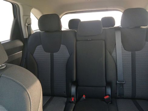 Used 2022 Kia Sorento LX image 18