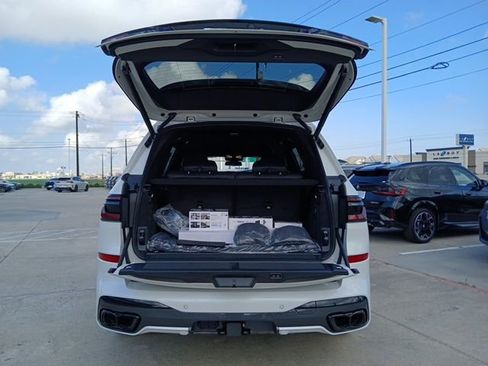 New 2026 BMW X7 M60i image 9