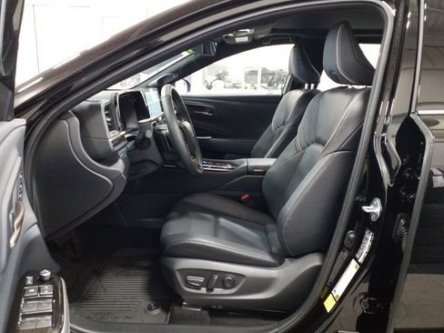 Used 2025 Toyota Crown Signia w/ Advanced Technology Package image 14