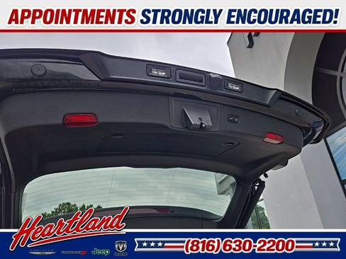 Used 2024 Porsche Cayenne w/ Premium Package AWD/4WD image 92