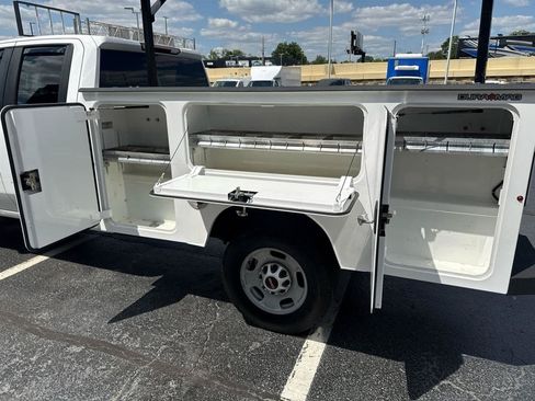 Used 2022 GMC Sierra 2500 Pro w/ Convenience Package RWD image 9