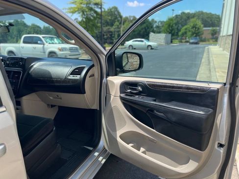 Used 2012 Dodge Grand Caravan Crew image 16