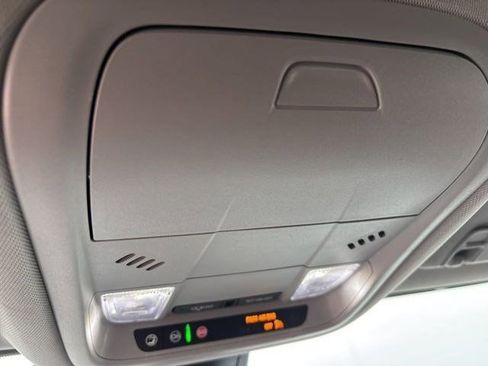 Used 2023 GMC Acadia SLE image 29