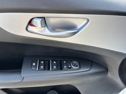 Used 2024 Kia Forte LXS w/ LXS Technology Package image 25