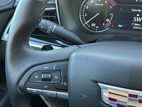 Used 2025 Cadillac XT6 Luxury image 36