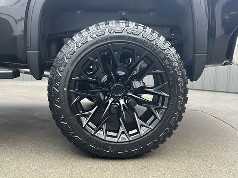 Used 2025 GMC Sierra 1500 SLT w/ SLT Premium Plus Package image 12