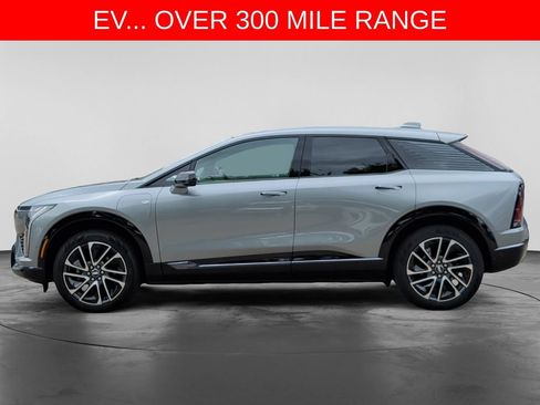 Used 2025 Cadillac Optiq Sport 2 w/ LPO, Floor Liner Package AWD/4WD image 4