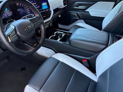 Used 2025 Chevrolet Silverado EV RST AWD/4WD image 5