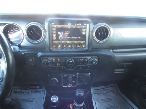 Used 2022 Jeep Wrangler Unlimited Sahara w/ Cold Weather Group image 14