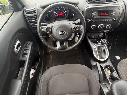 Used 2016 Kia Soul FWD image 2
