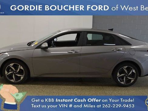 Used 2023 Hyundai Elantra SEL w/ Convenience Package FWD image 2