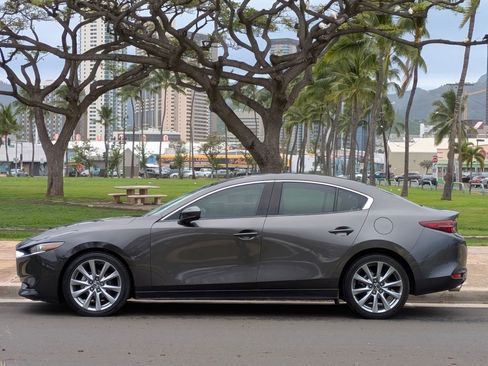 Used 2020 MAZDA MAZDA3 Sedan w/ Premium Package image 2