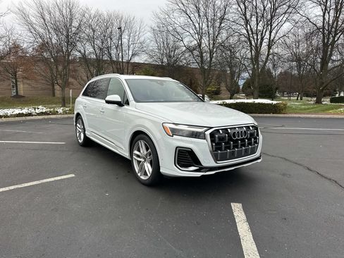 Used 2025 Audi Q7 3.0T Premium Plus w/ Premium Plus Package AWD/4WD image 1