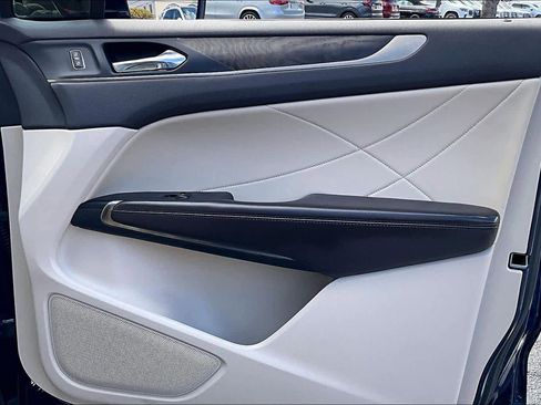 Used 2019 Lincoln MKC Reserve image 23