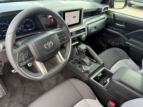 Used 2025 Toyota Tacoma TRD Sport image 9