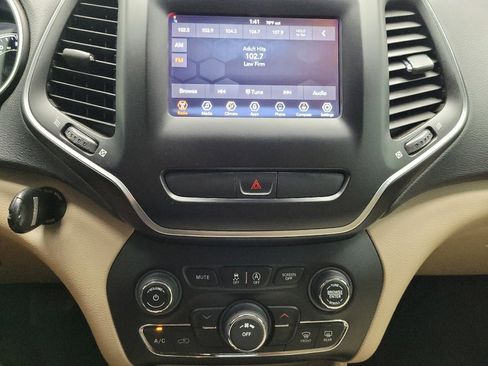 Used 2019 Jeep Cherokee Latitude w/ Popular Appearance Group image 25