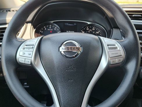 Used 2015 Nissan Rogue SV w/ SV Moonroof Package image 19