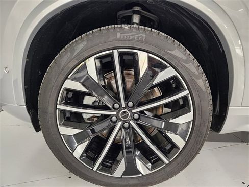 Used 2025 Volvo XC90 B5 Plus image 8