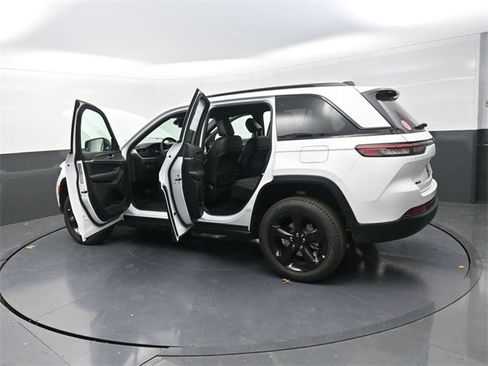 New 2025 Jeep Grand Cherokee Limited image 29